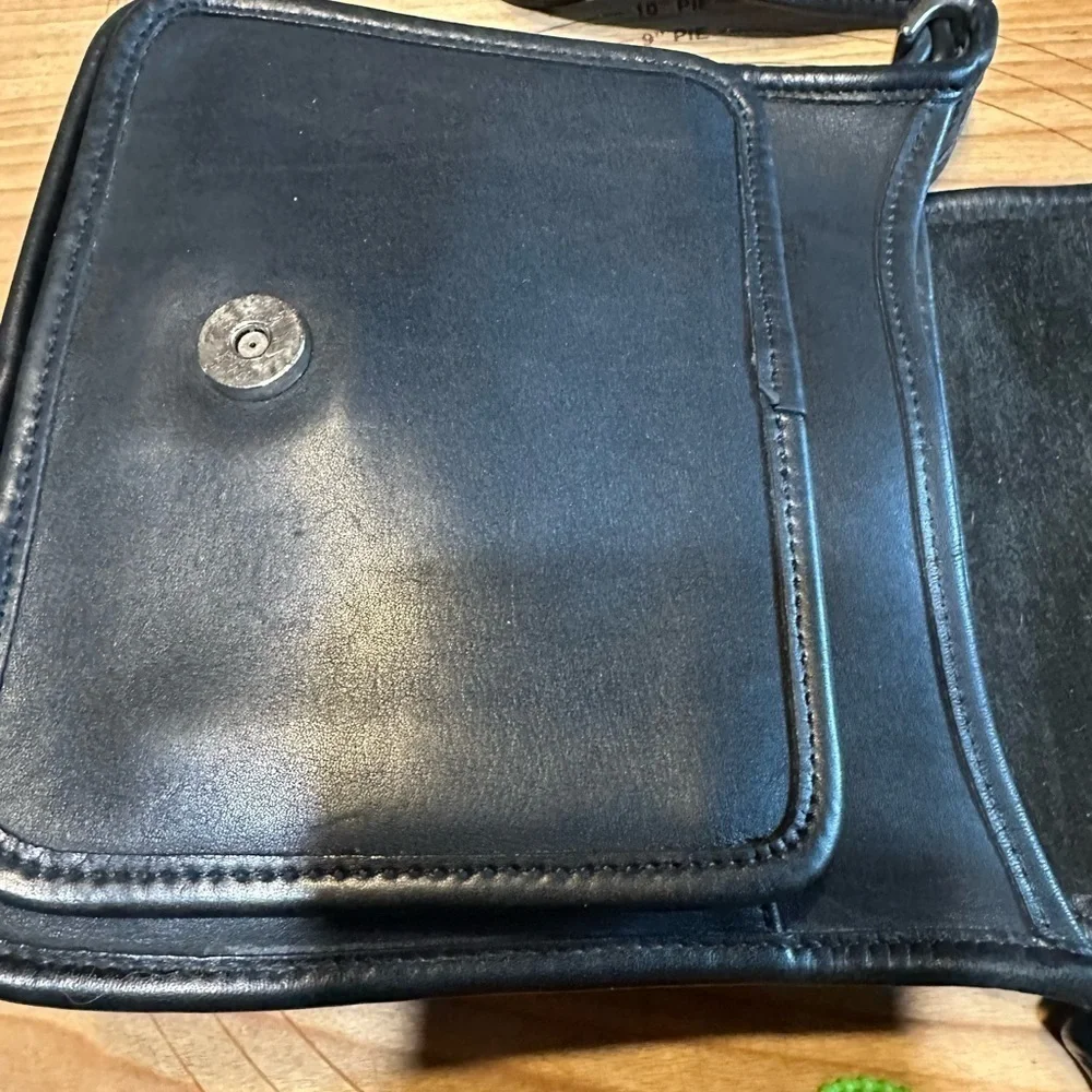 Legacy Vintage Coach. No. LOZ -9145. 1990s. Magnetic Flap Crossbody